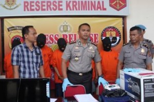 Kapolres Kuningan saat ekspose penangkapan spesialis rumah kosong.